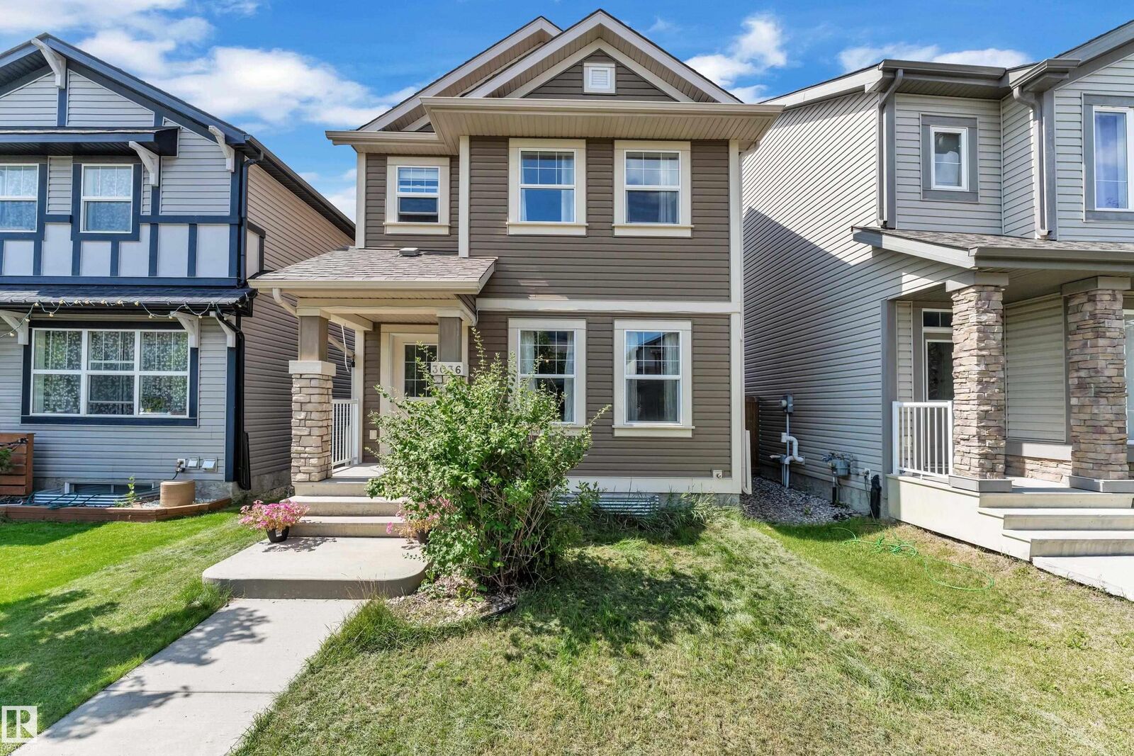 Property Photo:  3036 Arthurs Crescent SW  AB T6W 2H8 