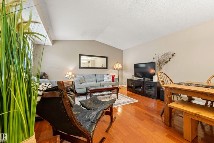 618 Willow Court NW — photo 1