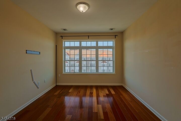 Property Photo:  104 E Elizabeth Ave 403  NJ 07036 