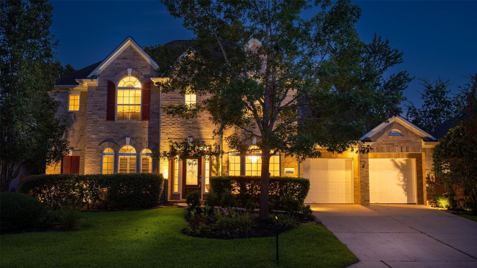 Property Photo: 7 Renoir Trail Place TX 77382