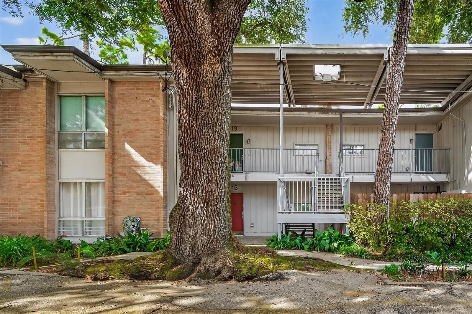 Property Photo: 8211 Katy Freeway 19 TX 77024