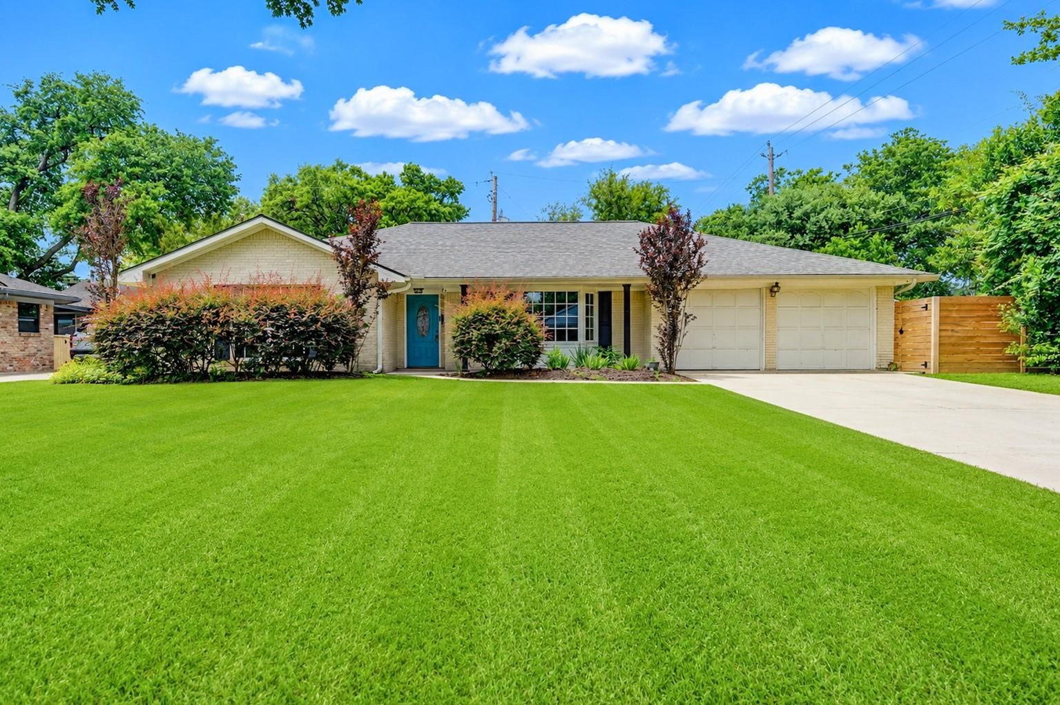 Property Photo:  5019 Oak Forest Drive  TX 77018 