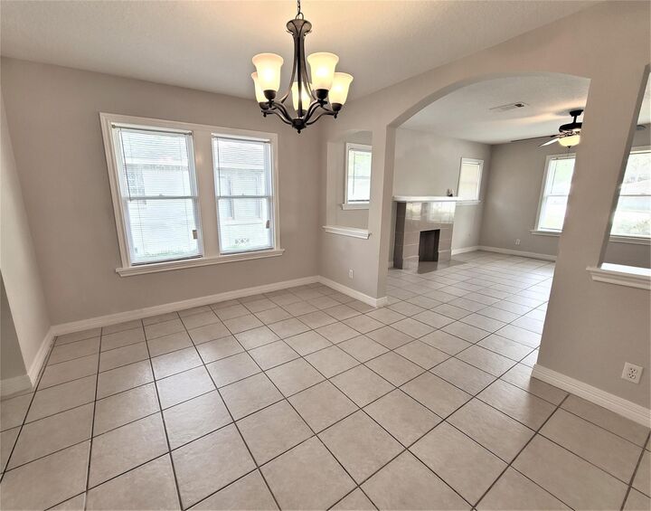 Property Photo: 5009 N Main Street TX 77009