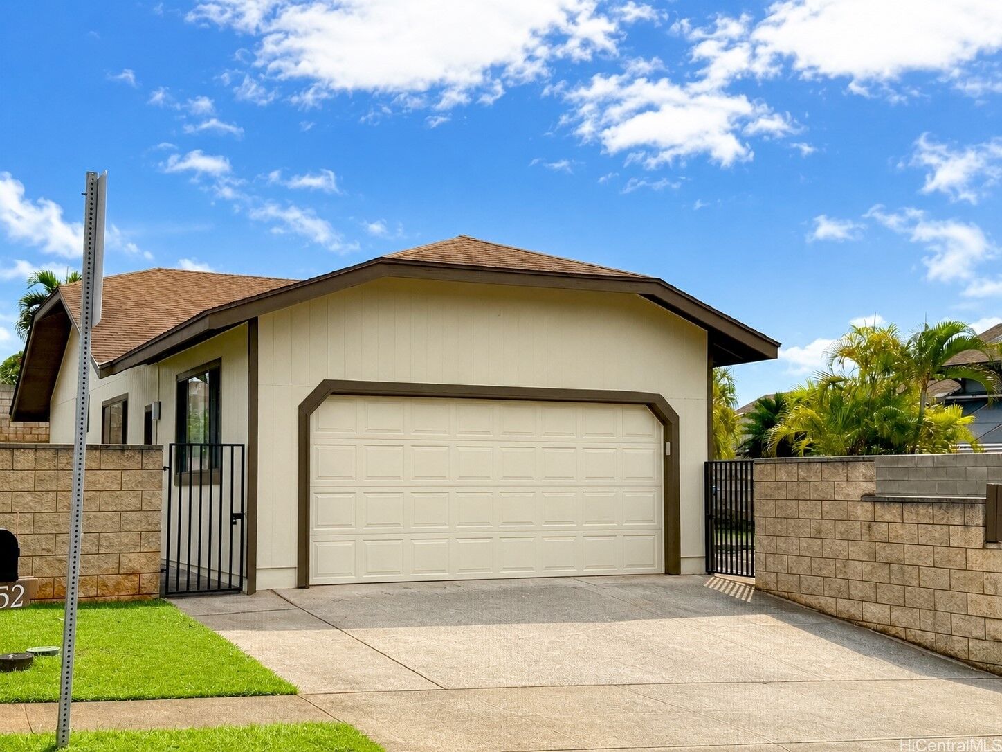 Property Photo:  94-132 Alake Street  HI 96789 