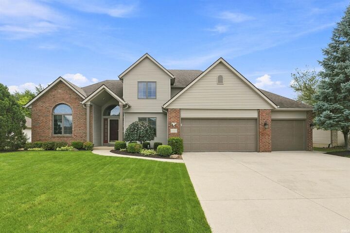 Property Photo:  2223 Deer Lodge Place  IN 46818-8716 