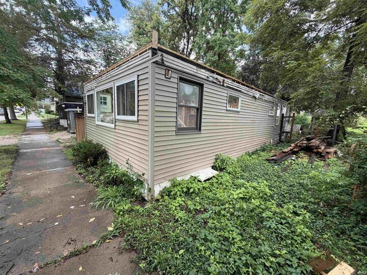 Property Photo:  618 W Howe Street  IN 47403-2231 
