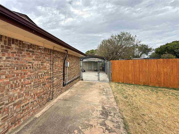 Property Photo: 1703 SE 47th St OK 73501-8313