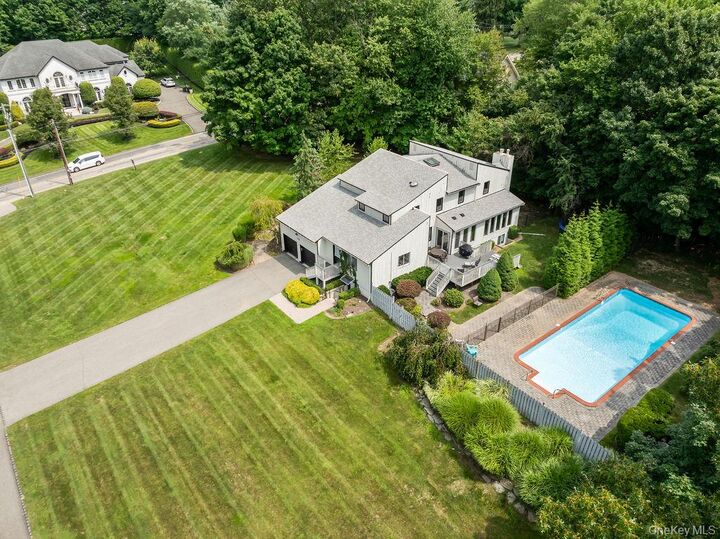 Property Photo:  176 Grandview Avenue  NY 10952 