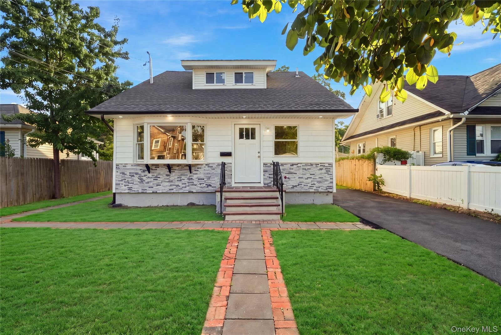 Property Photo:  16 West Drive  NY 11706 