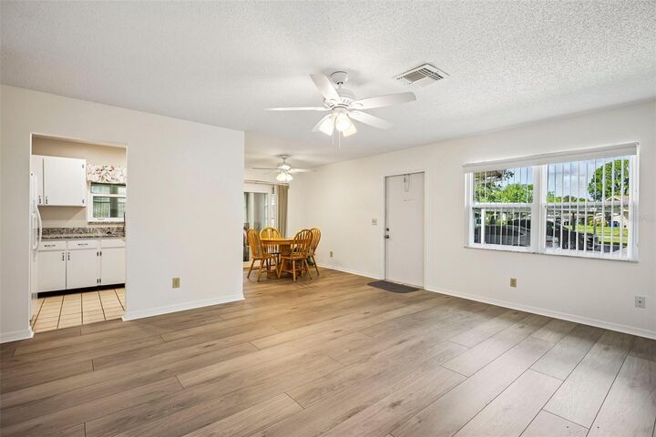 Property Photo:  2224 Grenadier Drive  FL 33573 