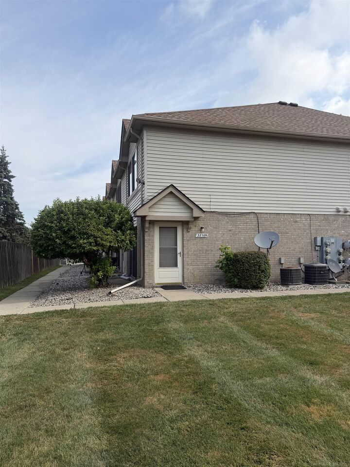 Property Photo: 38589 Wellington Drive MI 48036