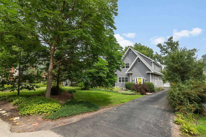 Property Photo: 139 Washington Circle IL 60045