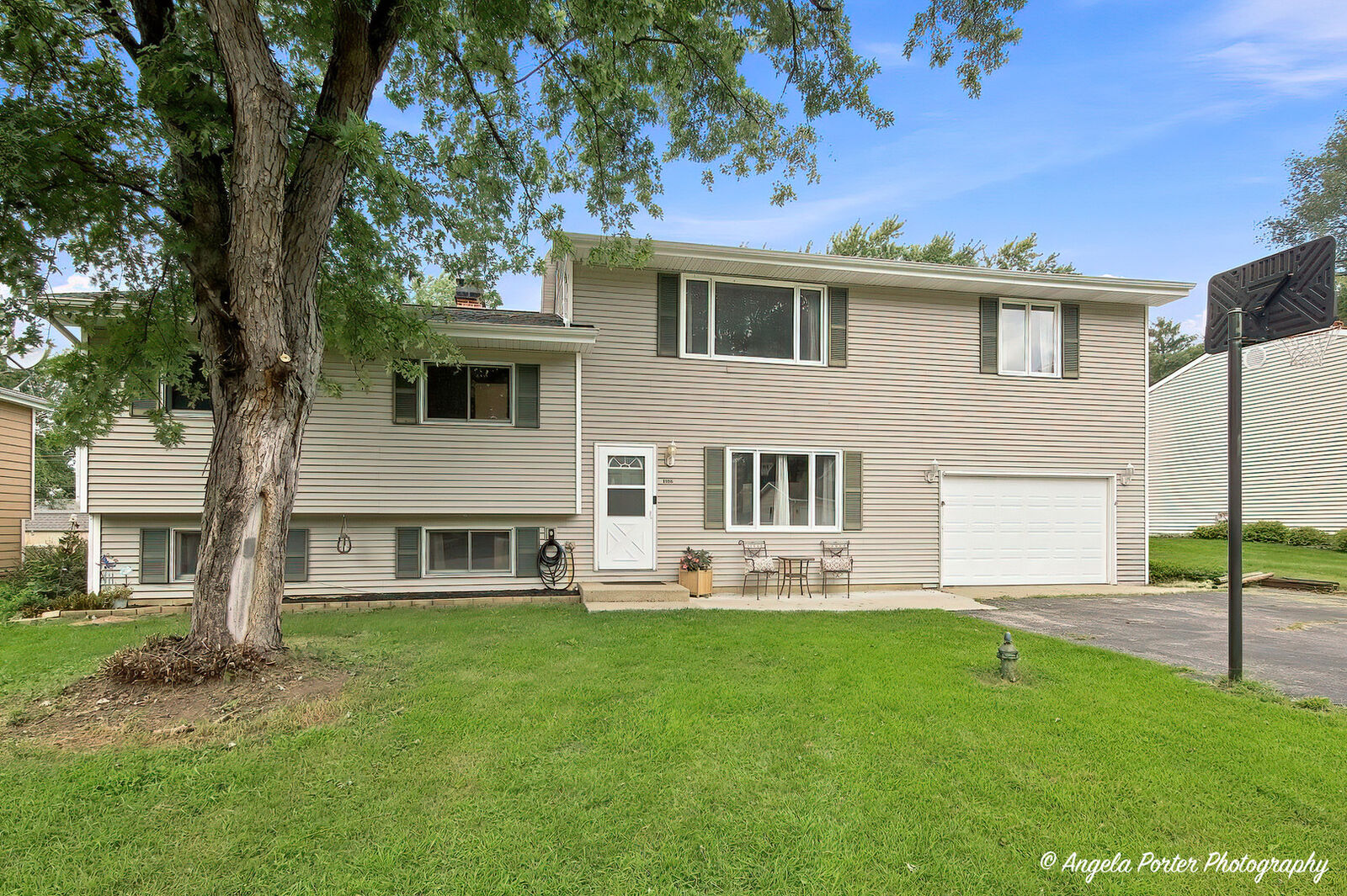 Property Photo:  1106 Quincy Avenue  IL 60051 