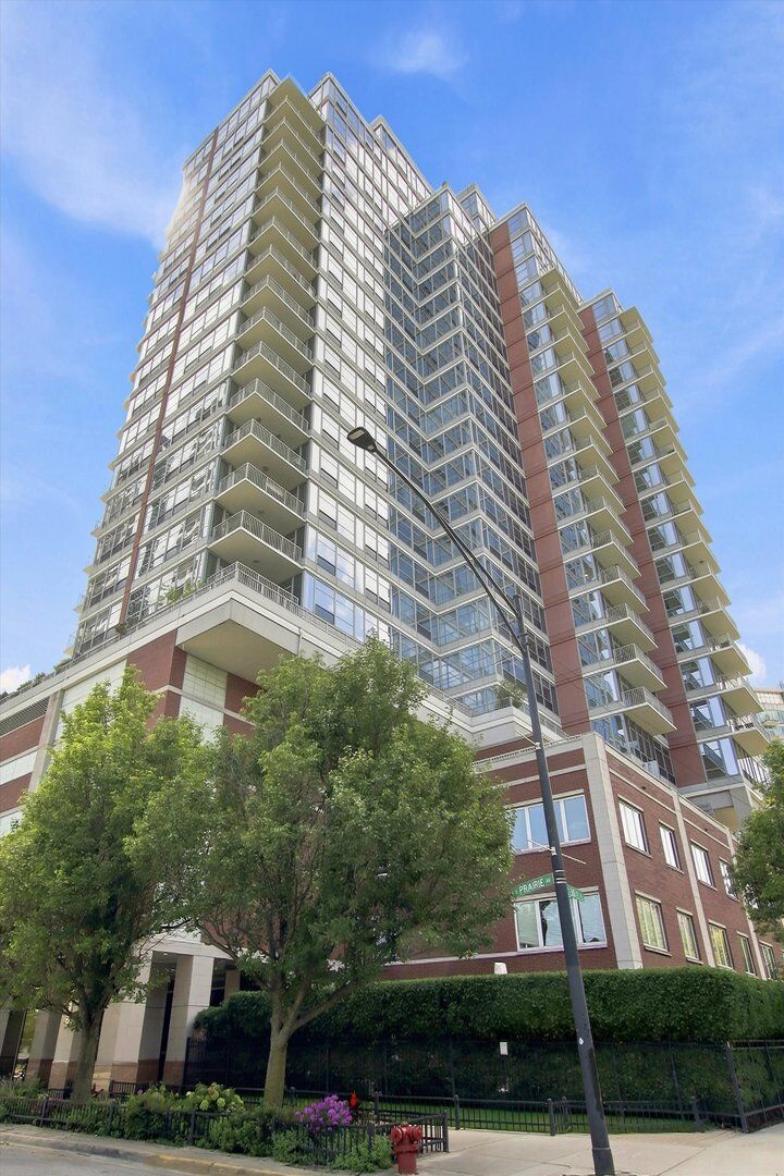 Property Photo: 1600 S Prairie Avenue 1107 IL 60616