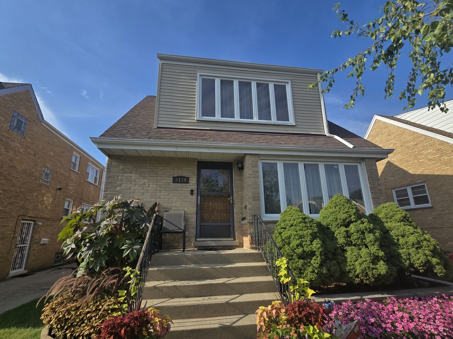 Property Photo:  6134 W Leland Avenue  IL 60630 
