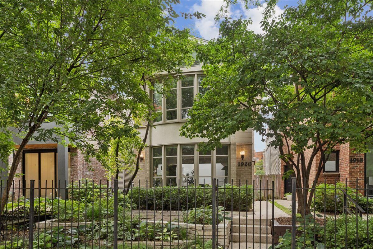 Property Photo: 1920 W Potomac Avenue IL 60622