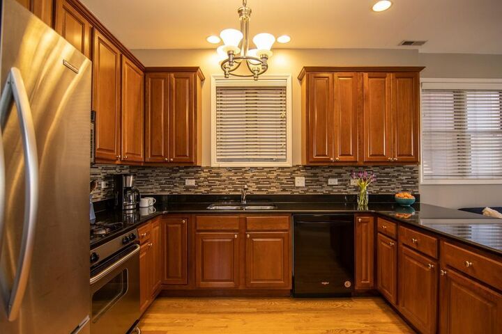 Property Photo: 2635 W Cortez Street 2 IL 60622