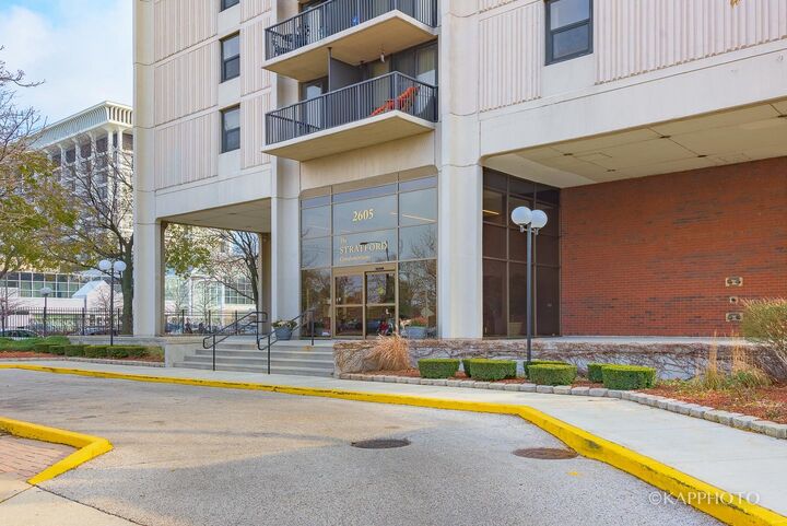 Property Photo: 2605 S Indiana Avenue 1504 IL 60616