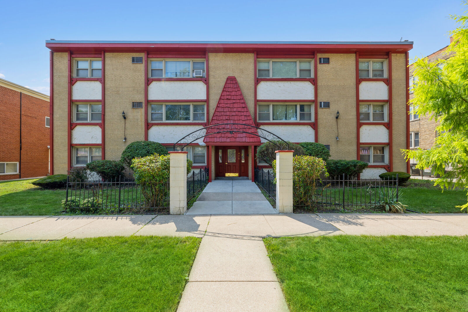 Property Photo: 415 S Lombard Avenue 304 IL 60302