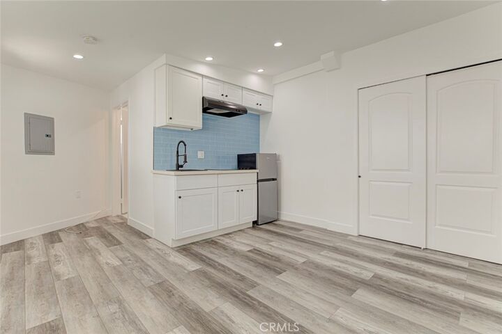 Property Photo:  18413 1/2 Erwin Street  CA 91335 