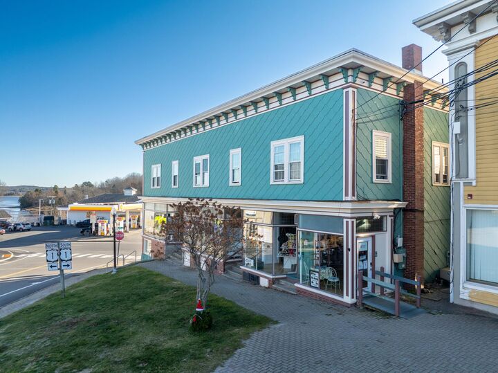 Property Photo:  4 Colonial Way  ME 04654 