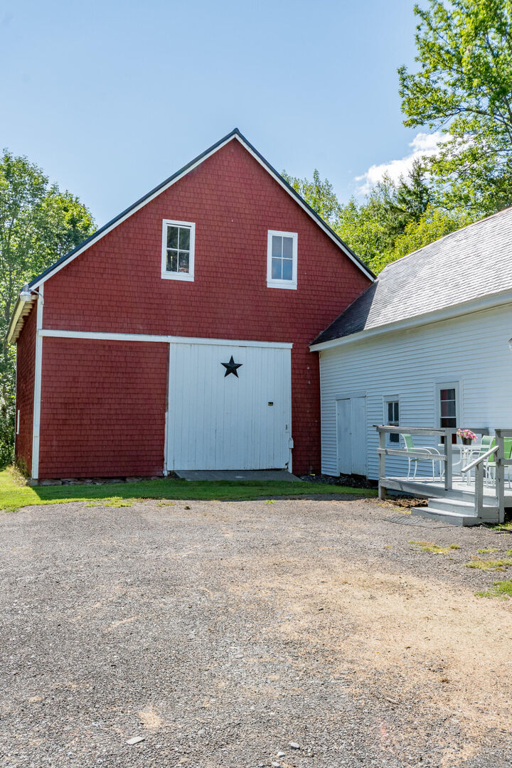 Property Photo:  427 E Dover Road  ME 04426 