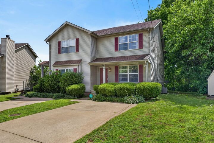 Property Photo: 114 Cunningham Pl B TN 37042