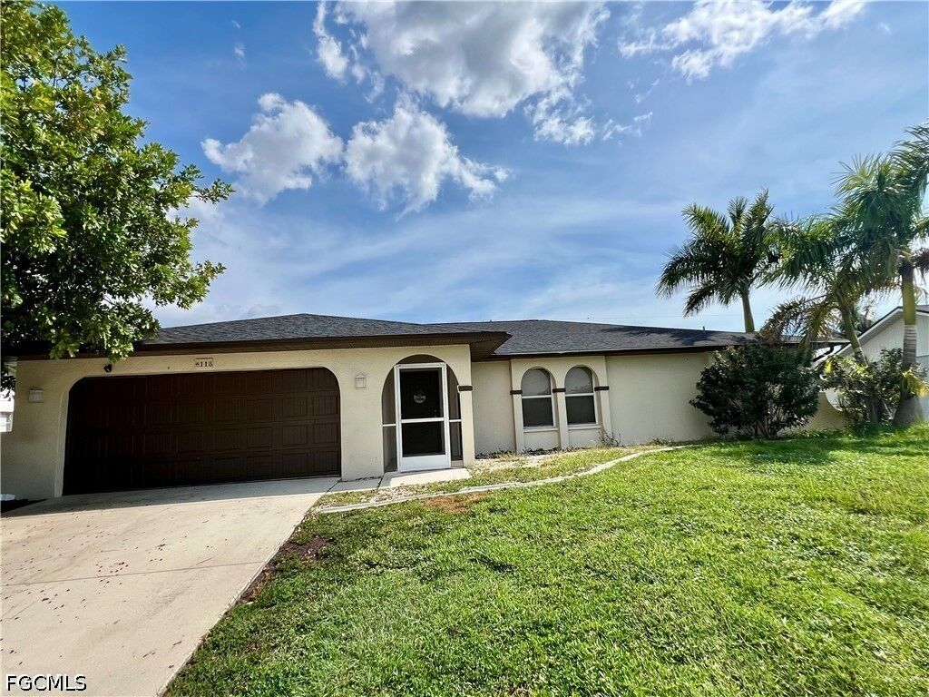 Property Photo:  118 SW 10th Terrace  FL 33991 