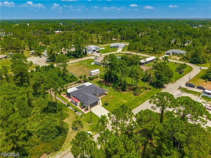 Property Photo: 927 Franklin Street E FL 33974