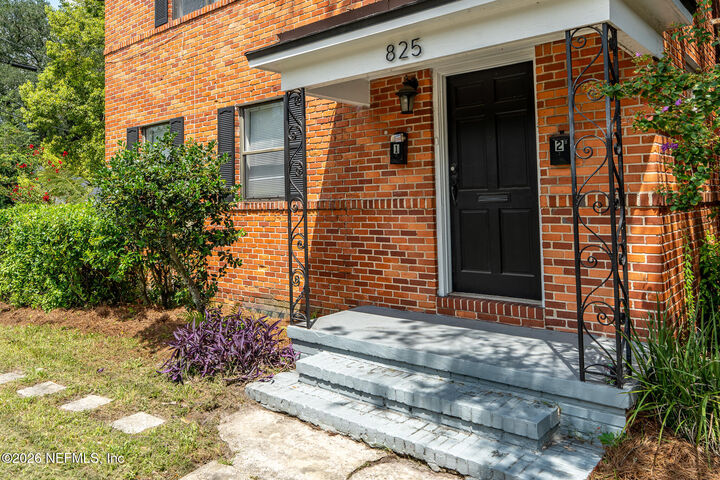 Property Photo: 825 McDuff Avenue S FL 32205