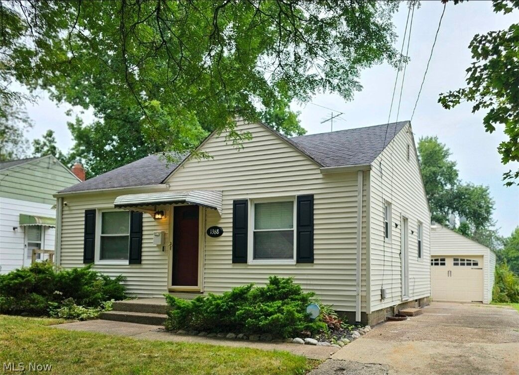 Property Photo:  1368 Orlando Avenue  OH 44320 