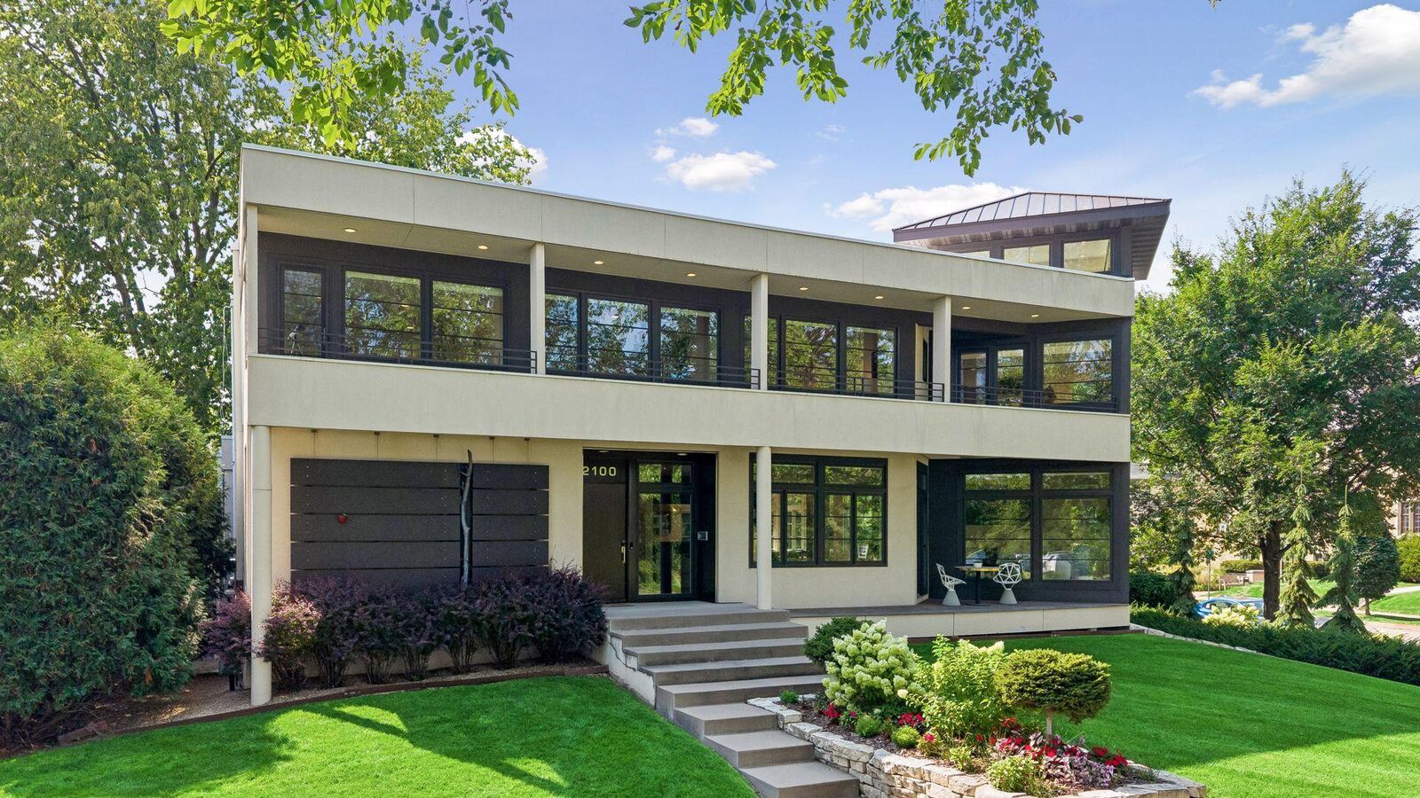 Property Photo: 2100 W Lake Of The Isles Parkway MN 55405