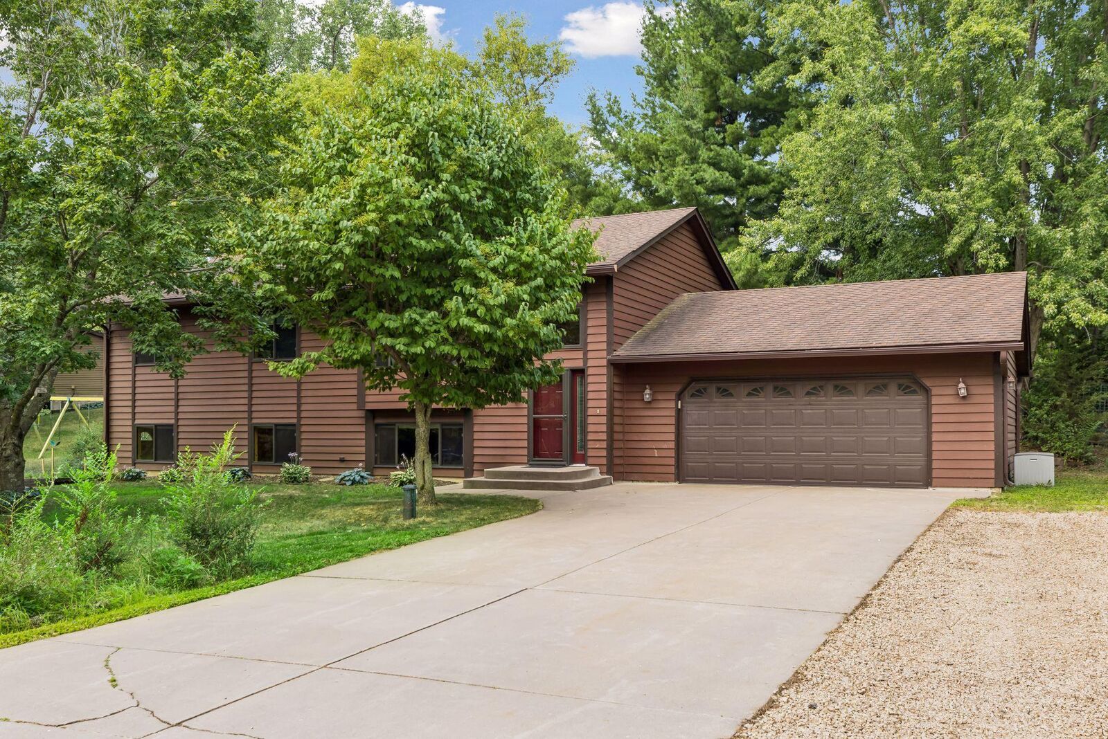 Property Photo:  1076 Cottonwood Drive  WI 54016 