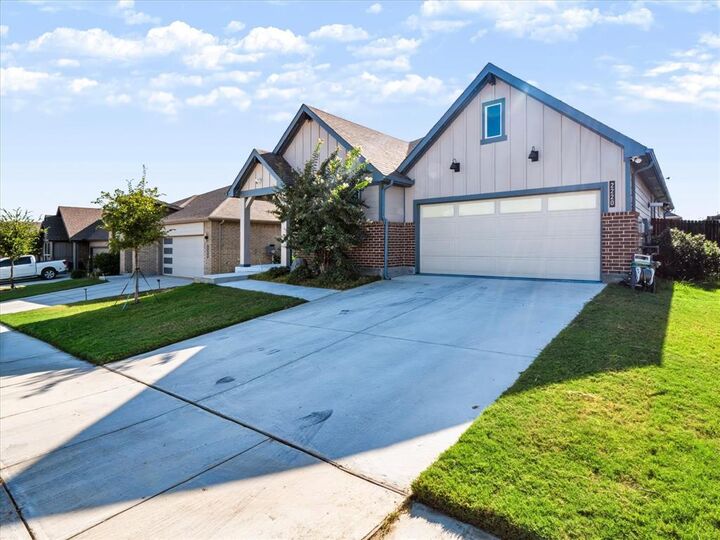 Property Photo: 2220 Redwing Drive TX 76205