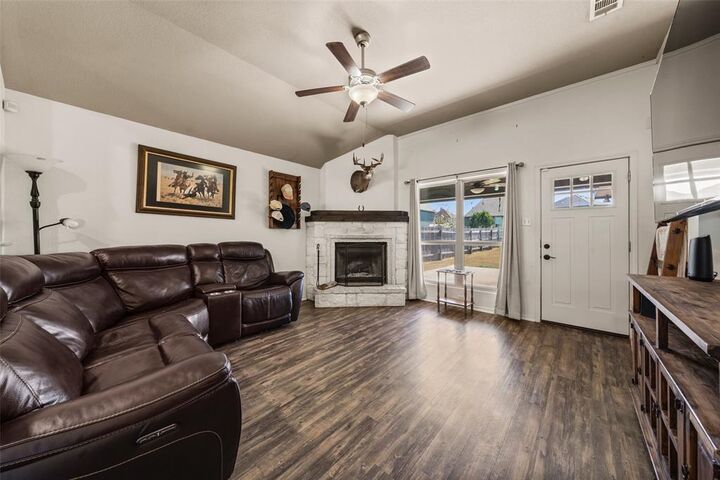 Property Photo:  10816 Kestrel Court  TX 76708 
