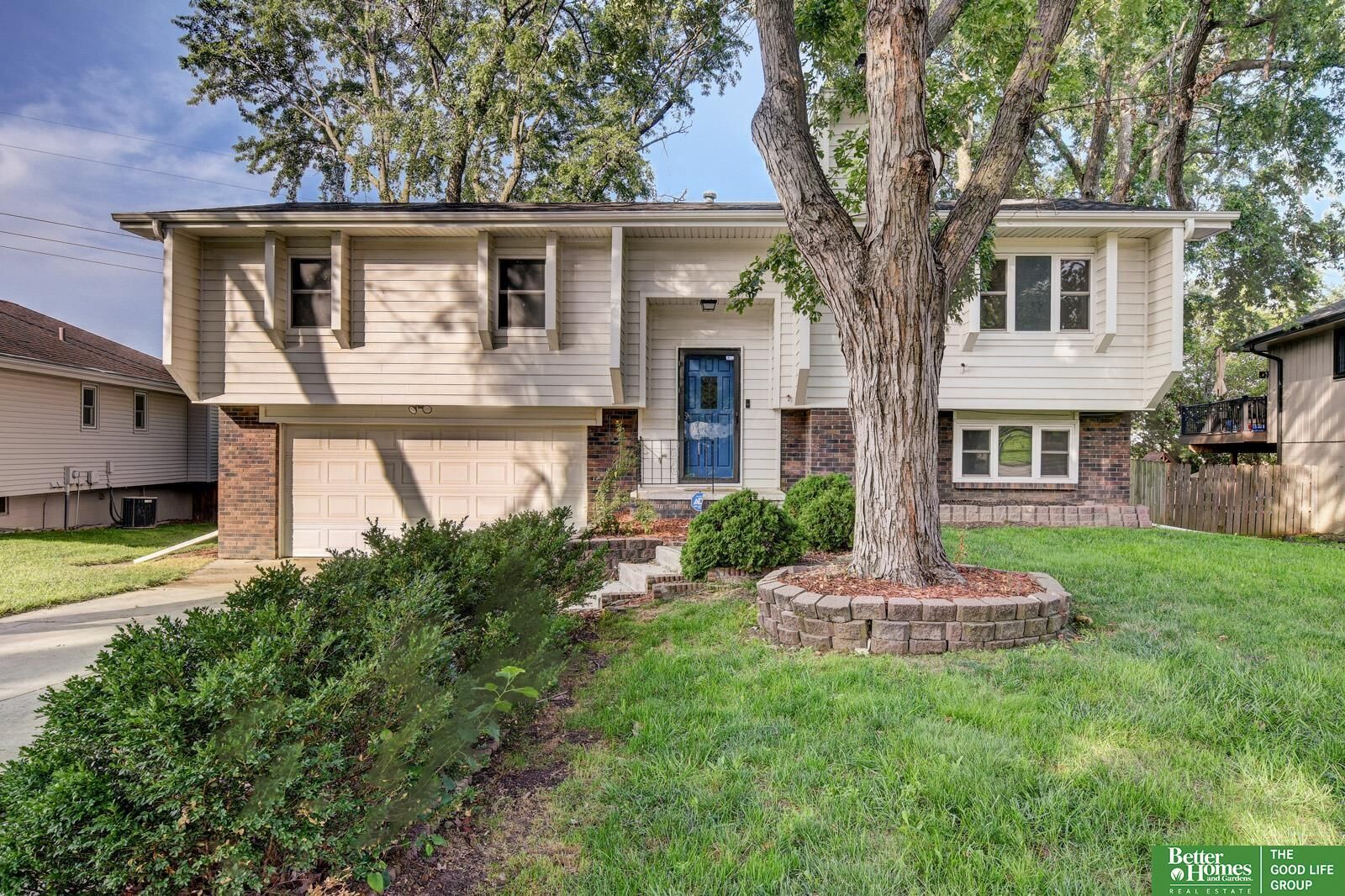 Property Photo:  5324 S 107 Avenue  NE 68127 