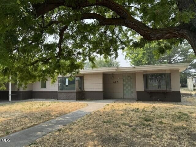 Property Photo: 415 NW Locust Street OR 97754