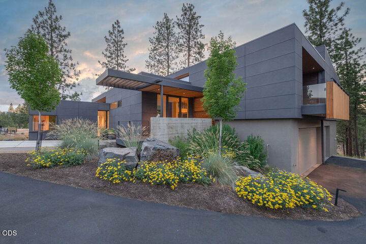 Property Photo:  61865 Hosmer Lake Drive  OR 97702 
