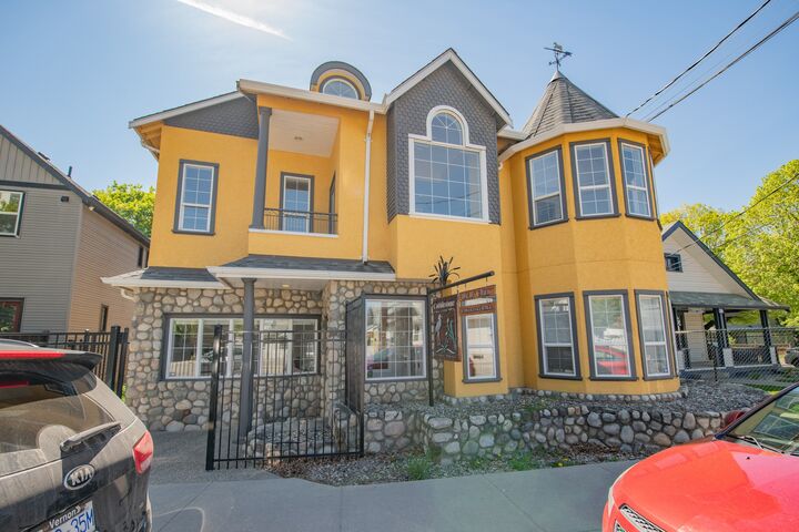 Property Photo: 3414A 28th Avenue 2 BC V1T 1W9