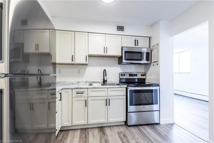 Property Photo: 975 Warwick Court 908 ON L7T 3Z7
