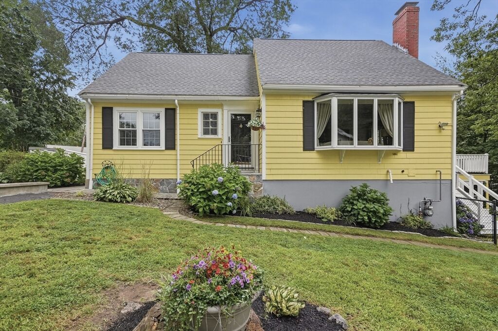 Property Photo:  21 Oakwood Ave  MA 01906 