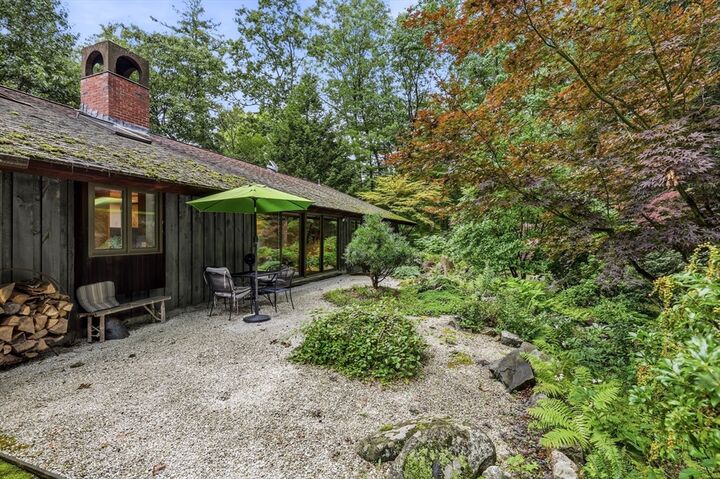 Property Photo:  8 Morgan Cir  MA 01002 