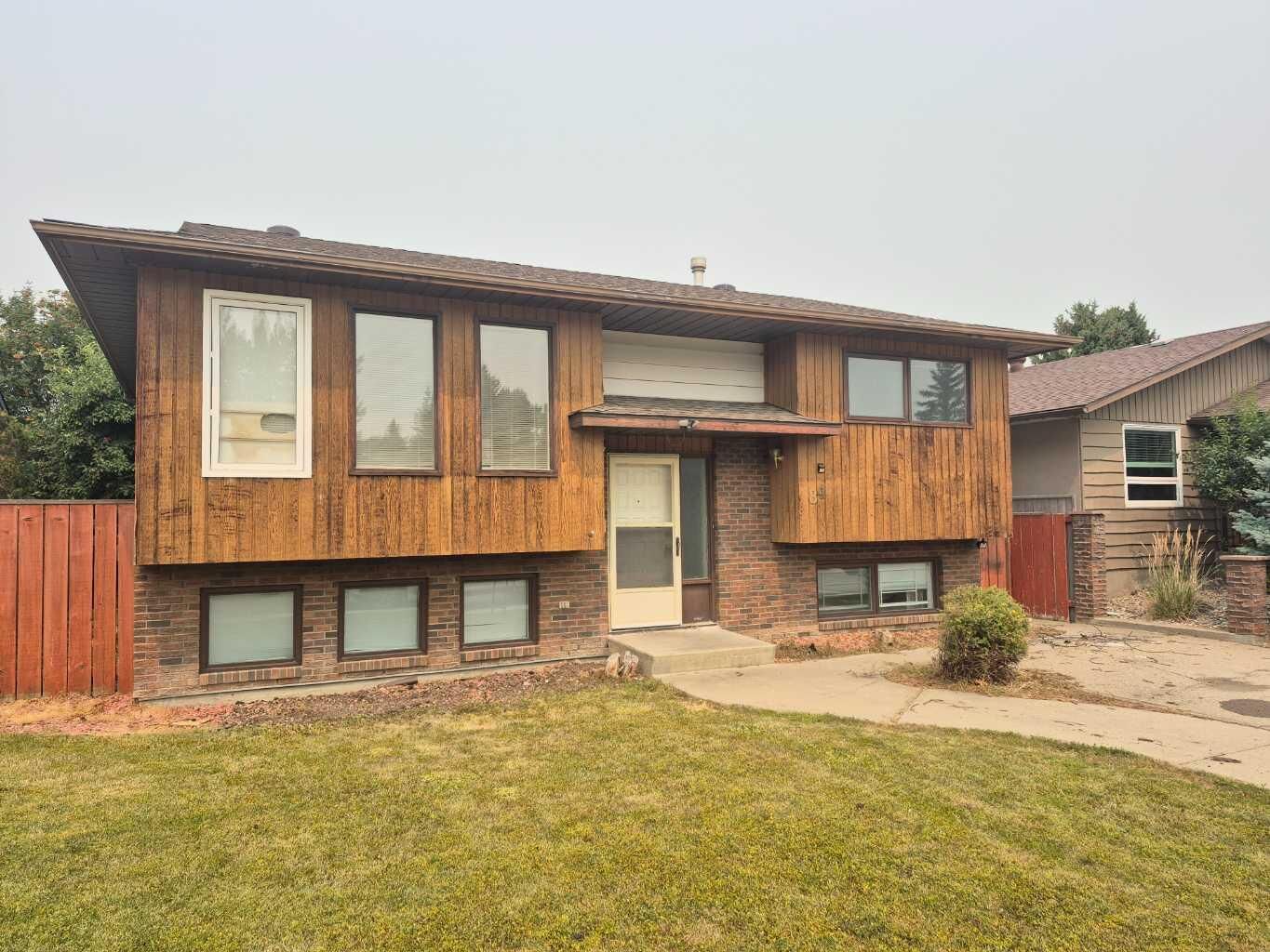 Property Photo:  84 Eton Road W  AB T1K 4V2 