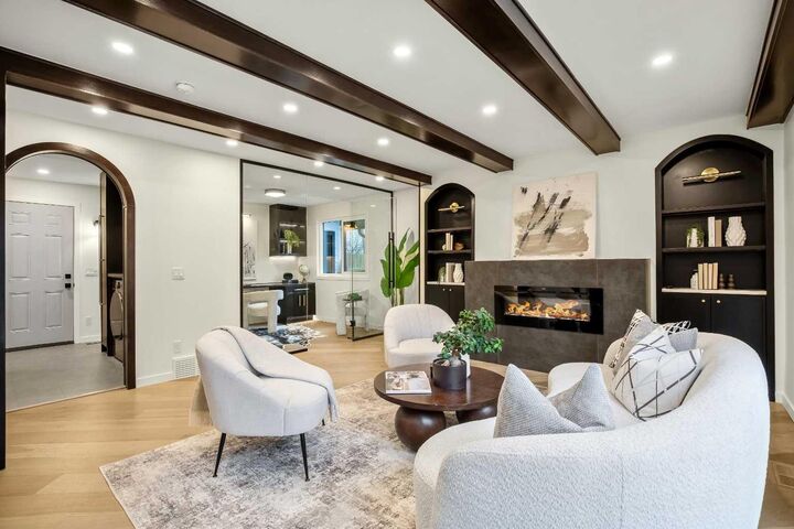 Property Photo: 216 Oakridge Place SW AB T2V 1V2