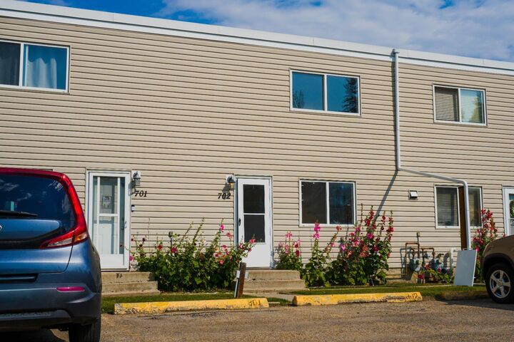Property Photo: 4719 33 Street 702 AB T4N 0N7