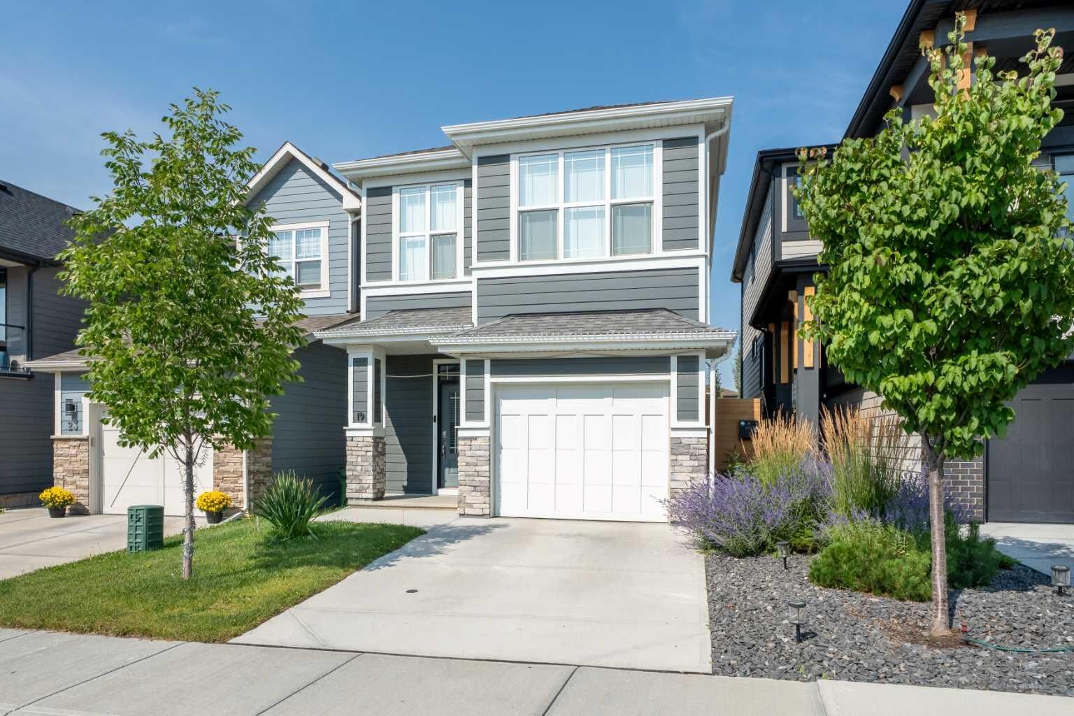 Property Photo:  19 Cranbrook Gardens SE  AB T3M 2X5 