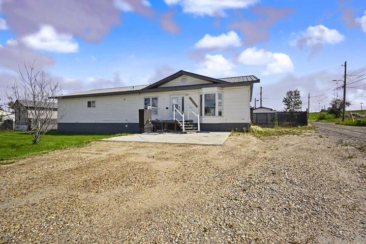 5003 46 Street — photo 1