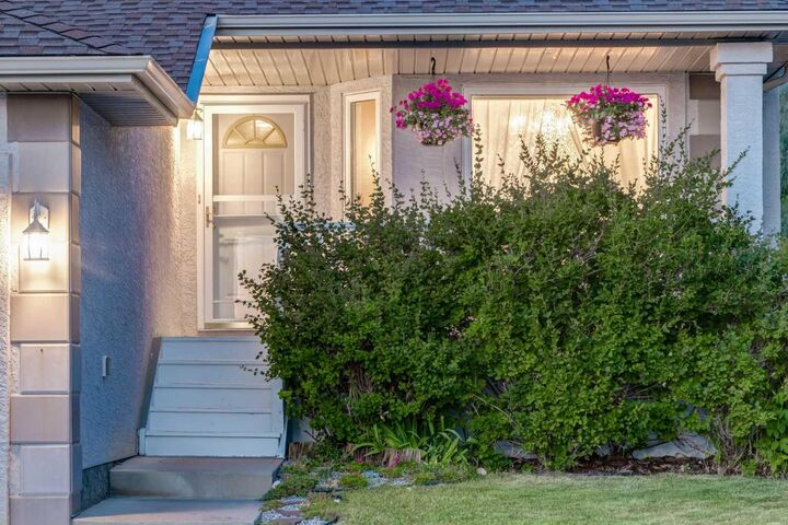 Property Photo:  331 Sierra Madre Court SW  AB T3H 3G7 