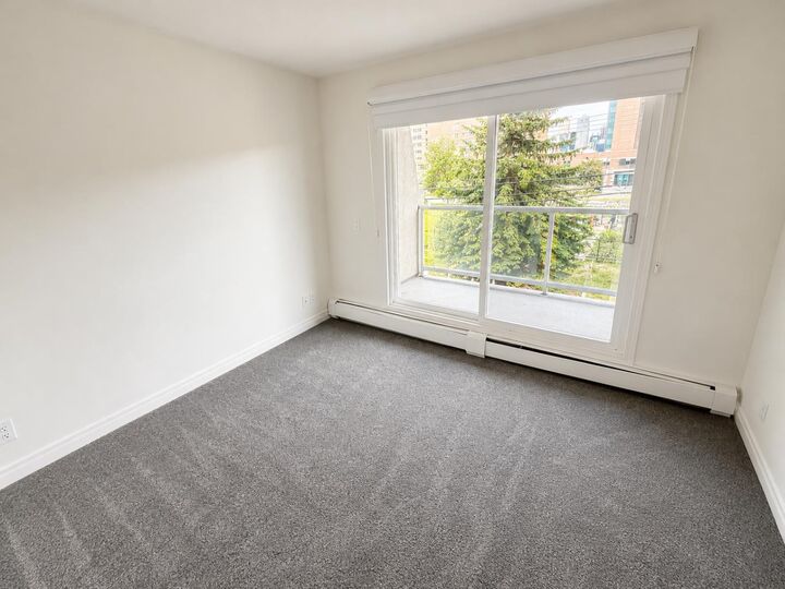 Property Photo: 210 25 Avenue SW 10 AB T2S 0L1