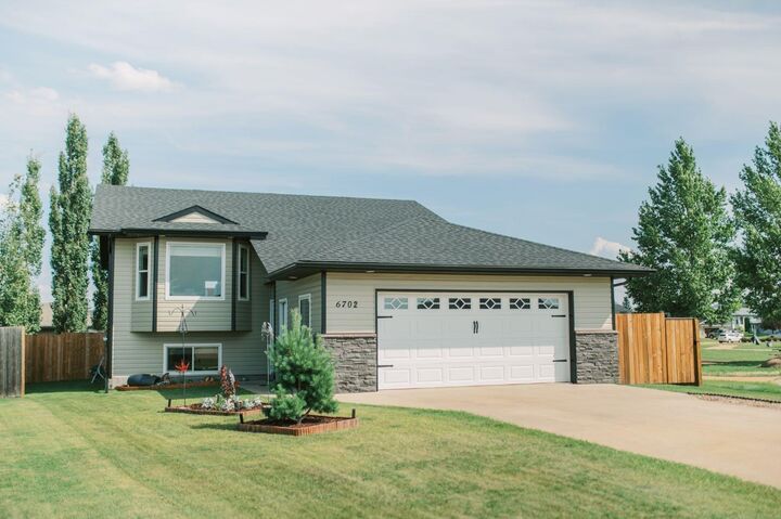 Property Photo:  6702 43 Avenue Close  AB T4K 1K6 